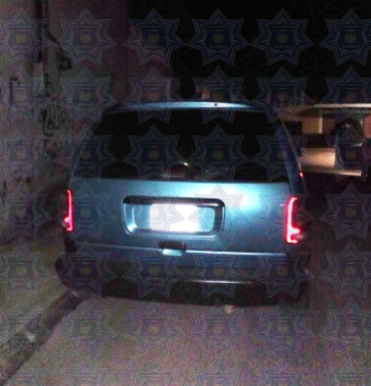 Deja abierta su camioneta y se la roban, la recupera la policía